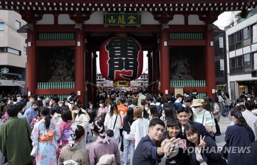 '골든위크'에 해외 찾은 日 관광객, 역대급 엔저에 '물가 쇼크'