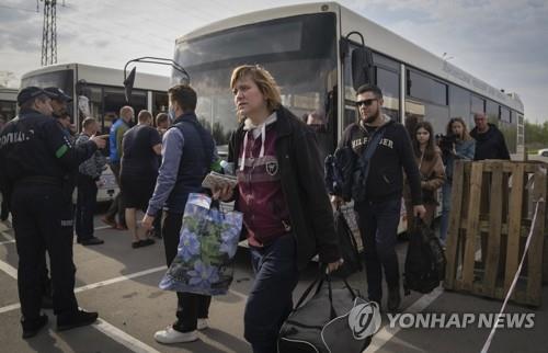 [우크라 침공] "아조우스탈서 민간인 피란 버스 추가로 출발"