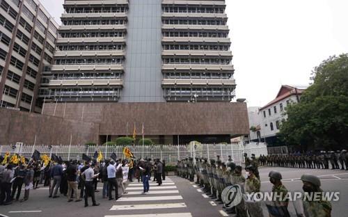 스리랑카 경제난 속 총파업…상점·학교·대중교통 '마비'