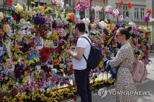 [우크라 서부거점 르비우에서] "기자증이 미사일 막을 것 같나"