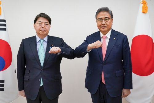 박진-日외무상 회담…"조속한 한일관계 개선 필수 불가결"(종합)