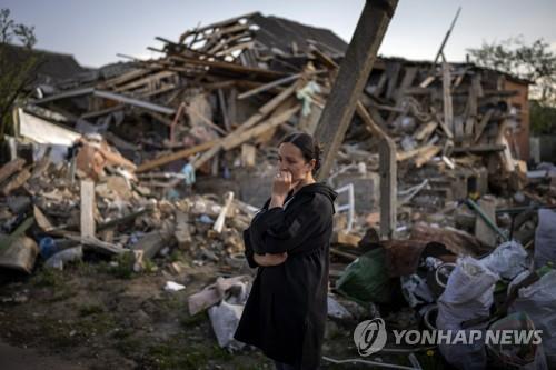 [우크라 침공] 독일 외무장관, '민간인 학살 의혹' 부차 방문