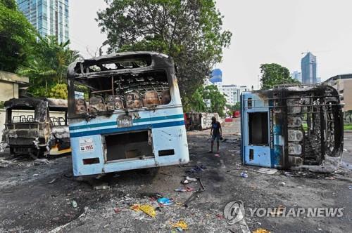 '경제난 시위' 스리랑카, 군에 발포 명령…유혈 진압 우려(종합)