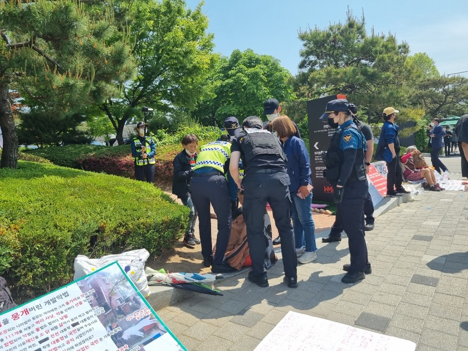 "대통령님 들어주세요"…靑 인근 1인 시위 용산 이동