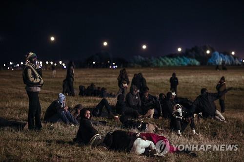 영국, '치안 불안' 엘살바도르 난민 몰려들자 '비자 빗장'