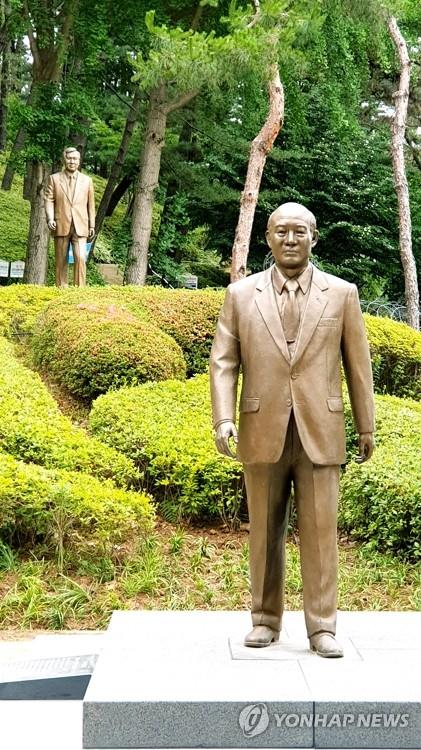 충북 5·18 기념단체 "청남대 대통령 동상 추가 반대"