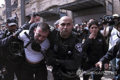이스라엘 경찰 "알자지라 기자 장례 행렬 '폭력 사태' 조사"