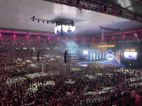 유럽 사상 최대 K팝 콘서트…"독일 축구장서 4만명 한국어 떼창"(종합)