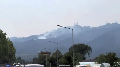 과천 관악산 중턱서 산불…3시간여 만에 진화(종합)