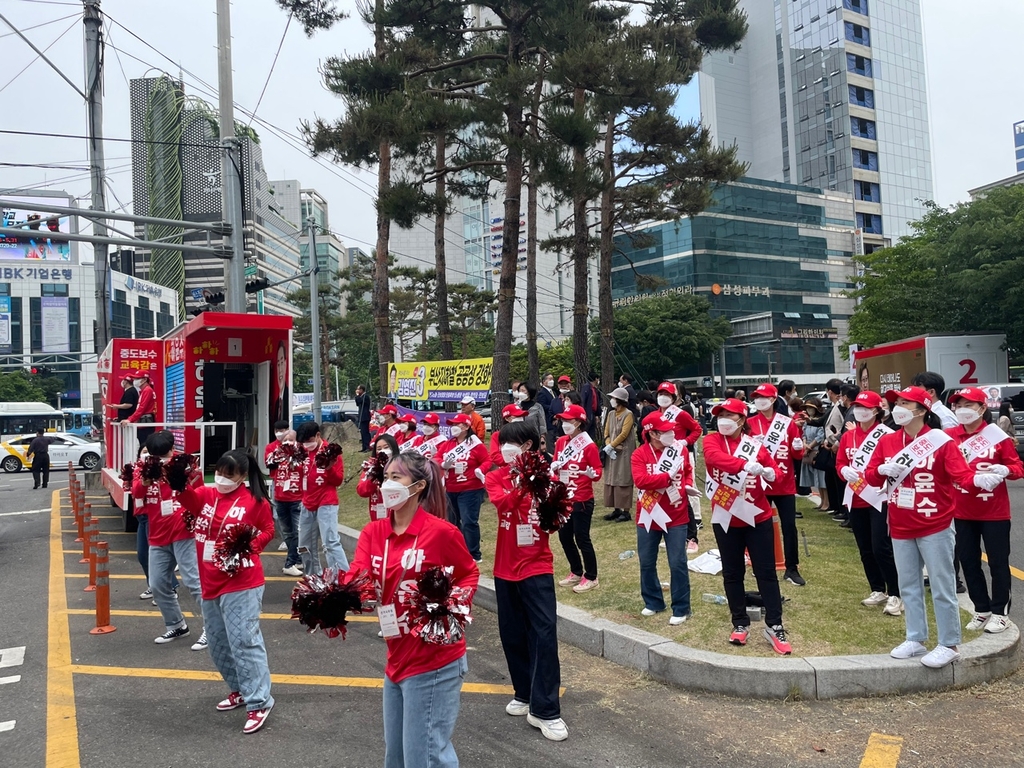 부산교육감 후보 공식선거운동 돌입…교육관·자질론 등 격돌