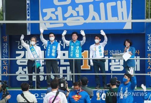 강원도지사 후보, 공식 선거운동 첫날 영동·영서 '동분서주'
