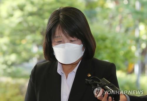 윤미향, '위안부 발언' 관련 명예훼손 혐의로 김은혜 고소(종합)