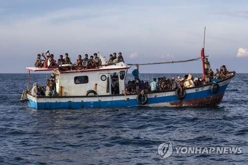 미얀마 탈출하려다…선박 뒤집혀 로힝야족 난민 최소 14명 사망