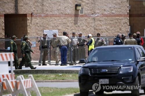 美 초등학교서 총기 난사 참사…"학생 14명·교사 1명 사망"(종합)