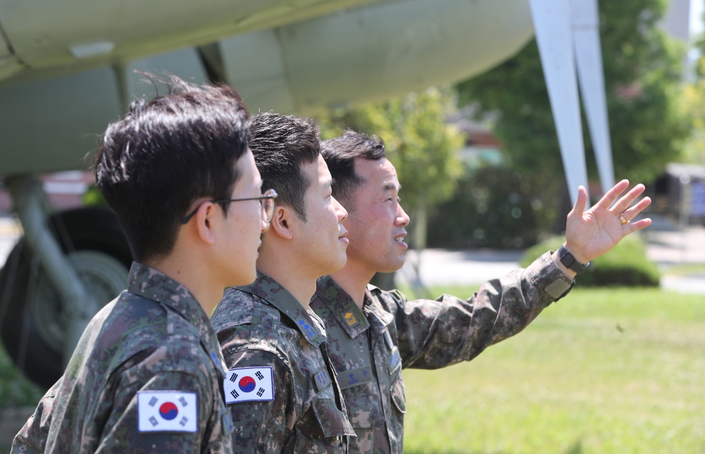 [휴먼n스토리] "집에선 가족, 일터에선 전우" 공군 삼부자