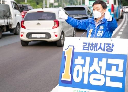 민주당·국민의힘 2파전 김해시장 선거, 여론전 점입가경