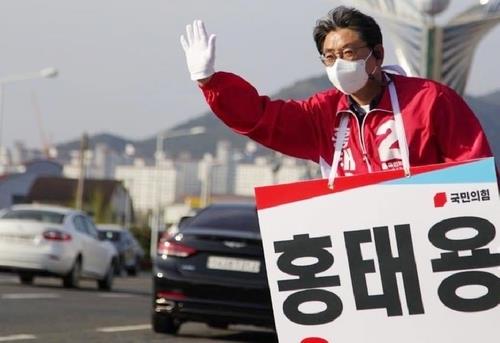 민주당·국민의힘 2파전 김해시장 선거, 여론전 점입가경