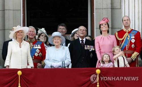 곳곳에 유니언잭…영국 여왕 70주년 기념 나흘간 성대한 축제