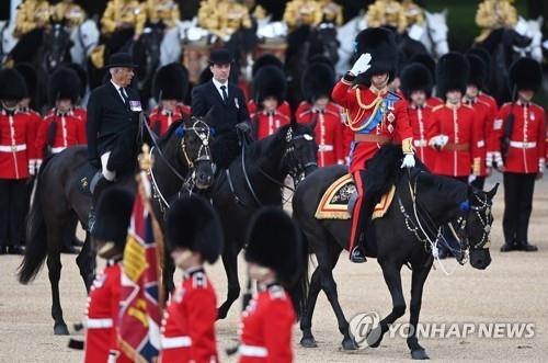 곳곳에 유니언잭…영국 여왕 70주년 기념 나흘간 성대한 축제