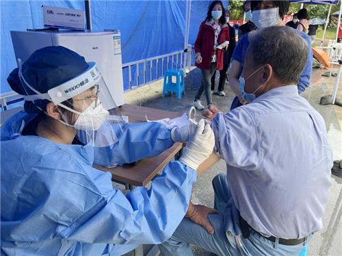 중국 온라인서 '코로나 백신 접종후 백혈병 발병' 주장 확산