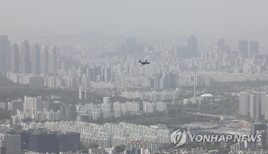 중국발 황사에 답답한 하늘…곳곳 미세먼지 '나쁨'