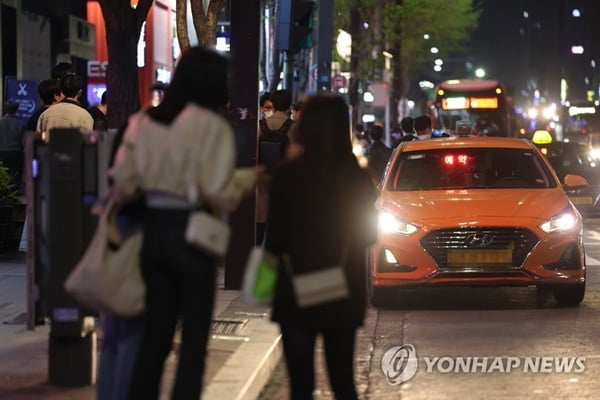 '택시대란' 풀리나…서울 지하철·버스 '심야운행' 재개