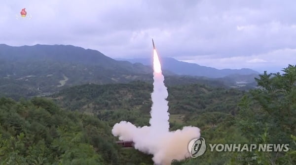 사흘만에 또…북한, SLBM 추정 단거리 탄도미사일 발사