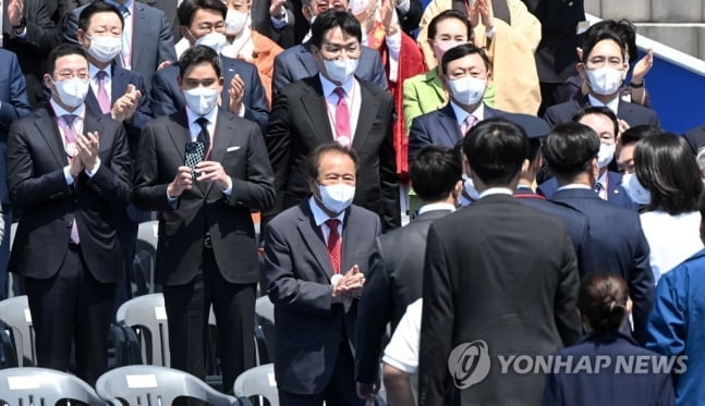 尹취임식 간 정용진, SNS에 "자유! 자유! 자유!"