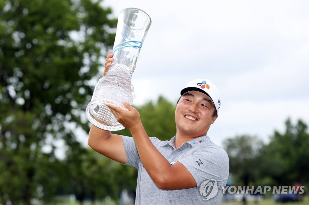 이경훈, PGA 첫 타이틀 방어 성공…21억원 상금