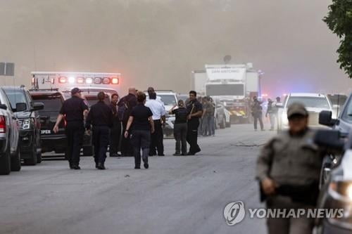 미국 초등학교 총격 사망자, 어린이 18명·어른 3명으로 증가