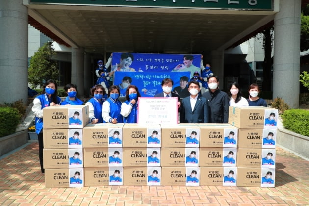 영탁 팬클럽, 저소득층·취약계층 위해 마스크 1만장 기부…선한 영향력