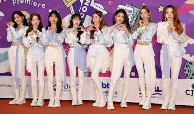 [TEN 포토] 우주소녀 '케이콘은 사랑입니다'