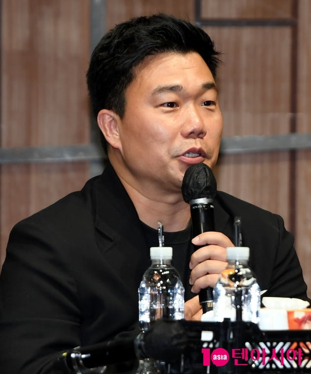 [TEN 포토] 인사말 하는 지비레이블 대표 김준홍