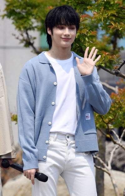 [TEN 포토] TXT 휴닝카이 '햇빛도 질투하는 외모'