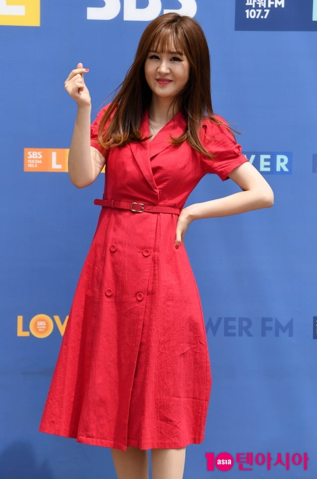[TEN 포토] 윤수현 '라디오 사랑해주세요'