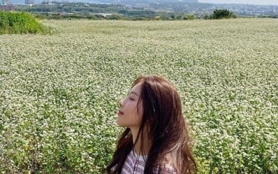'박성광♥' 이솔이, 제주도에서 '연예인급' 미모 과시 [TEN★]