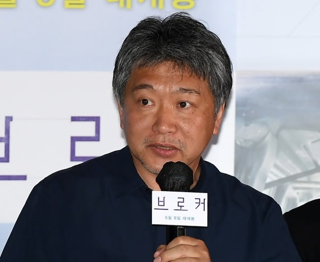 '브로커' 고레에다 히로카즈 감독 "송강호, 신뢰·의지…덕분에 불안감 극복"