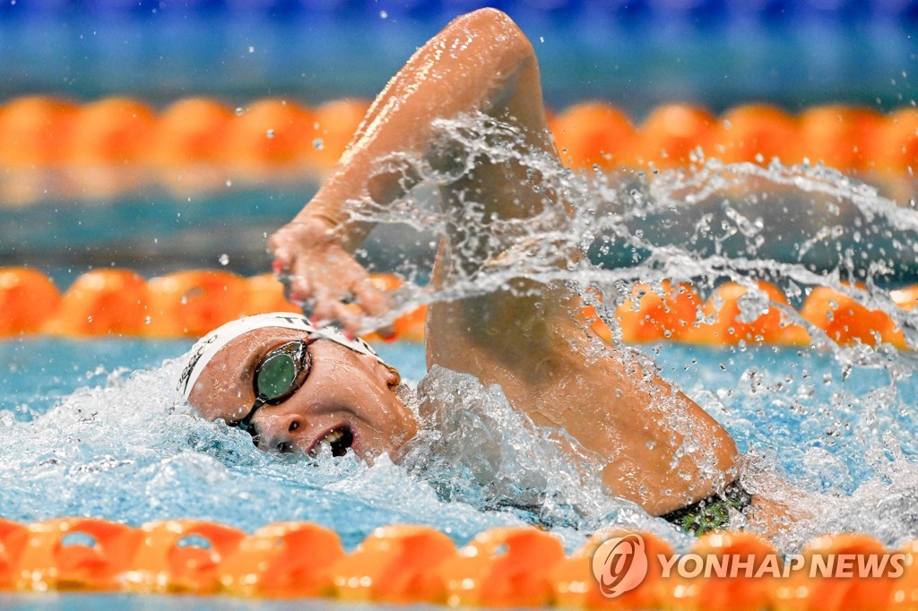 여자 수영 티트머스, 러데키 제쳤다…자유형 400ｍ 세계신기록