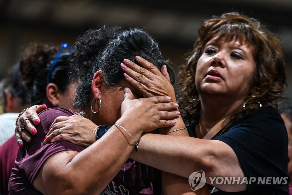 "초등학교에 총 쏘겠다"…美총격범, 범행직전 '대학살' 예고(종합)