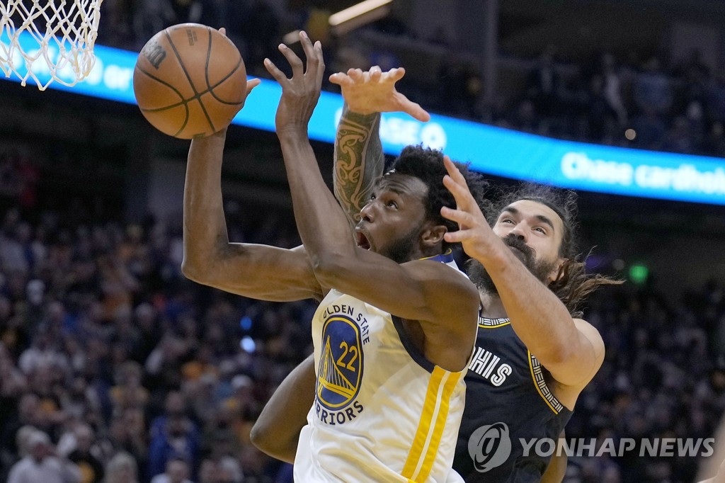 NBA 골든스테이트, 멤피스에 역전극…콘퍼런스 결승 눈앞