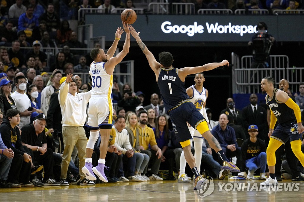 NBA 골든스테이트, 멤피스에 역전극…콘퍼런스 결승 눈앞