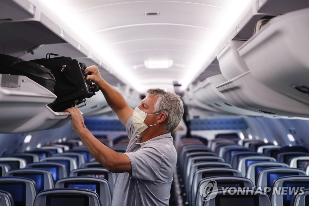 유럽항공안전청, 공항·항공기내 마스크 의무착용 권고 해제키로