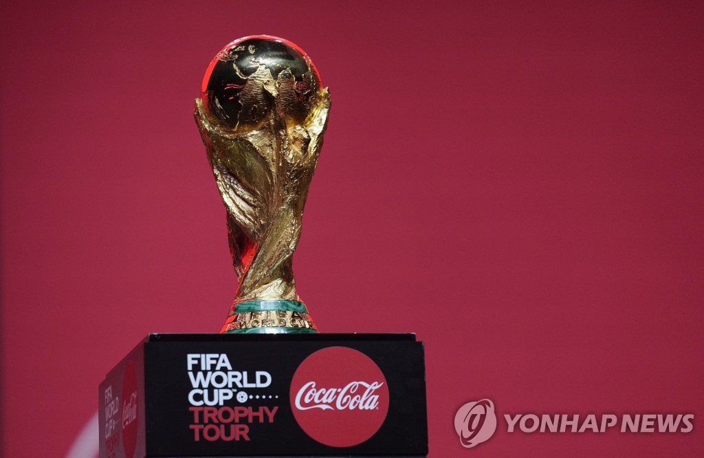 FIFA, 카타르 월드컵 공식 호텔에 "동성애 손님 가려 받지마"