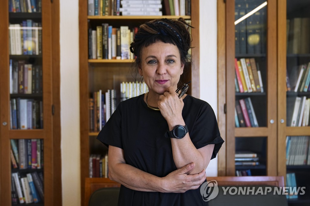 노벨상 수상 폴란드 작가 토카르추크 "러, 자유세계 위협"