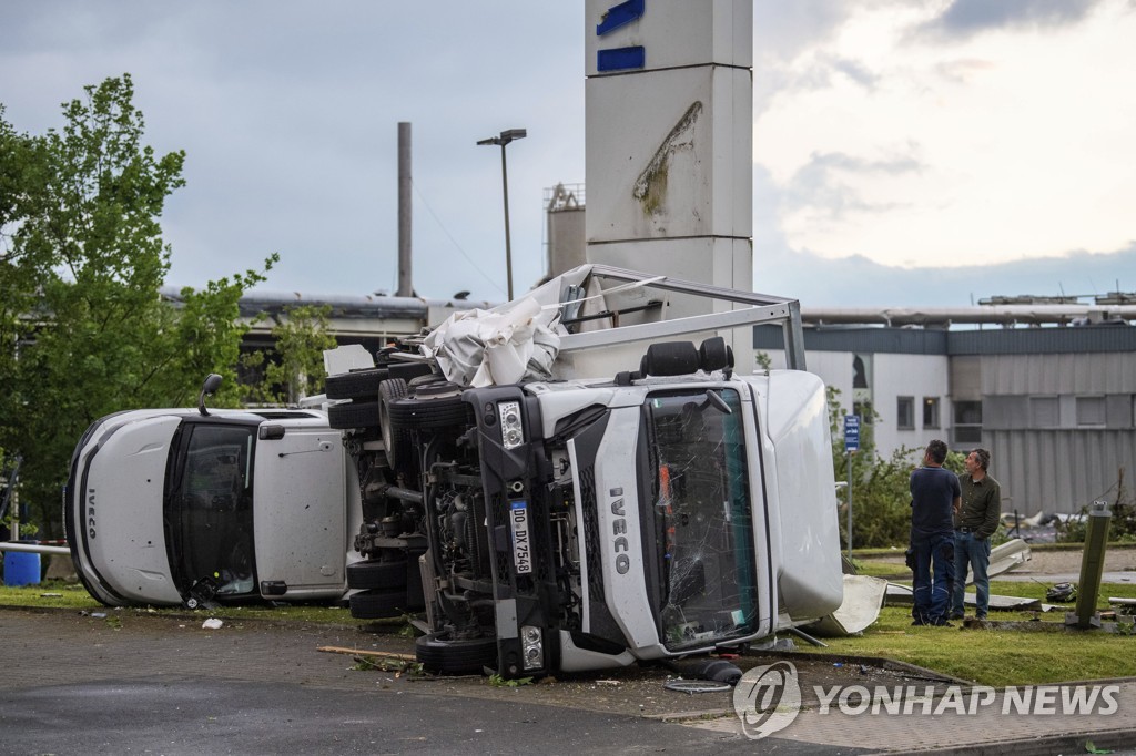 지구촌 곳곳 토네이도 강타…독일 중서부서 40명 다쳐