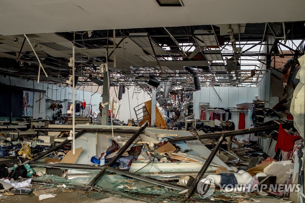 [월드&포토] '우크라 아닙니다'…토네이도가 덮친 美 미시간주