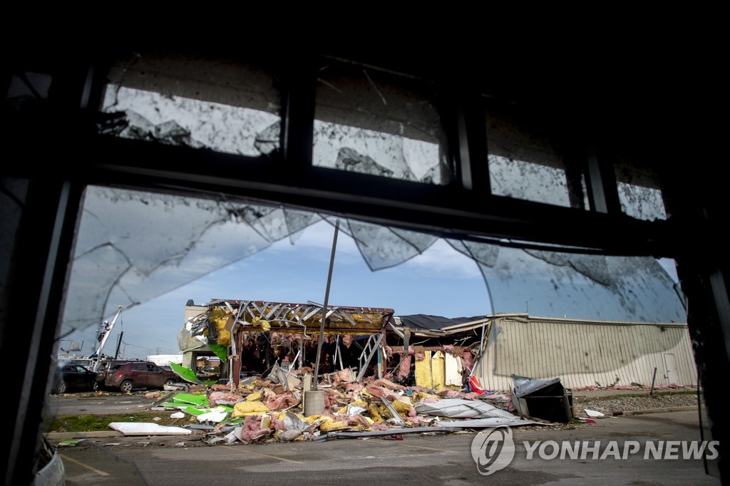 [월드&포토] '우크라 아닙니다'…토네이도가 덮친 美 미시간주