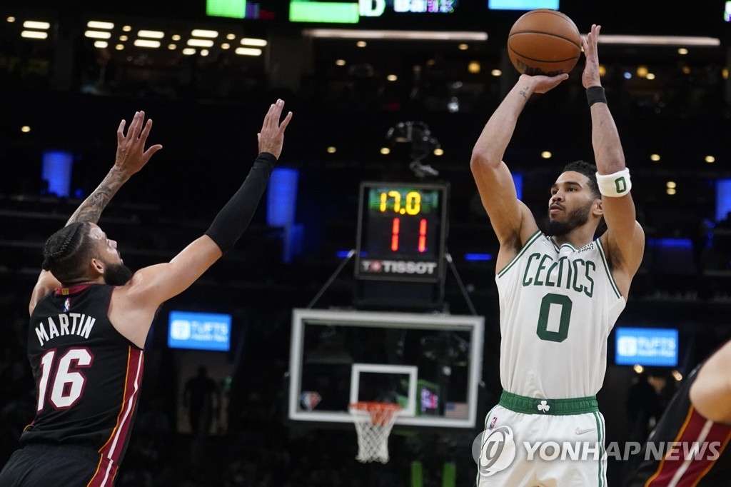 '테이텀 31점' NBA 보스턴도 2승…동부 결승 승부 원점