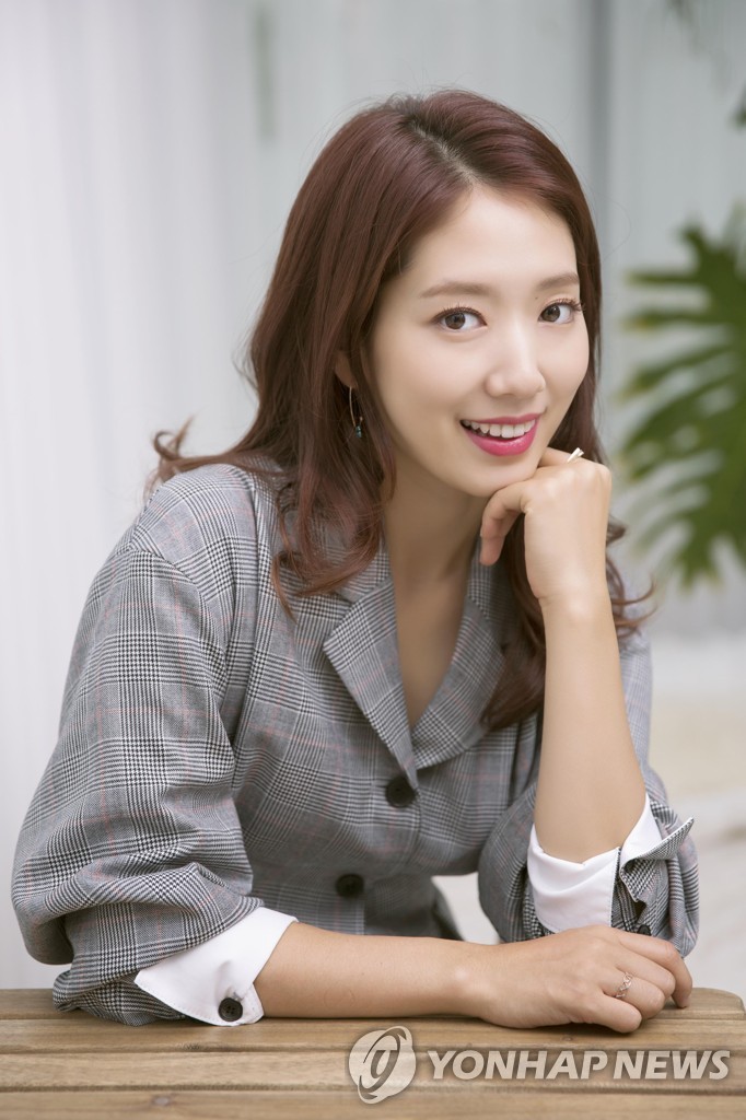 배우 박신혜 아들 출산…"산모와 아이 모두 건강"