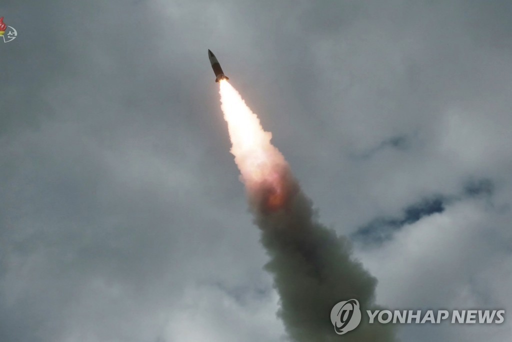 북 '尹 취임 D-6' 동해상으로 탄도미사일 발사…ICBM 가능성(종합)